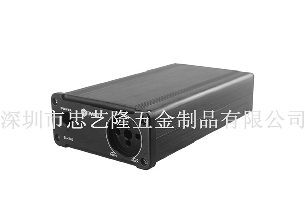 在铝合金外壳加工中，如何防止出现裂纹等缺陷？